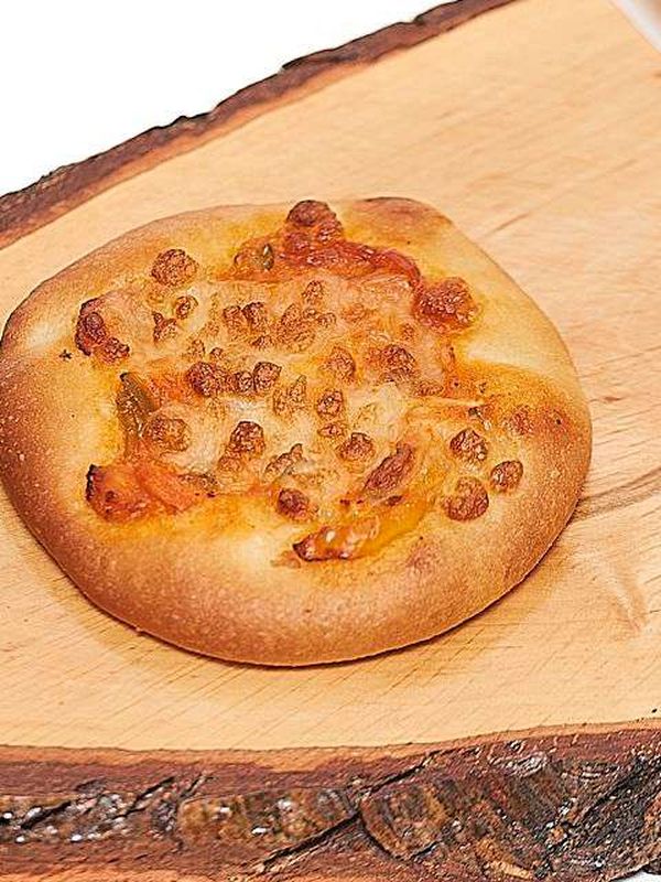 Pica ar 3 gaļu pildījumu un sieru