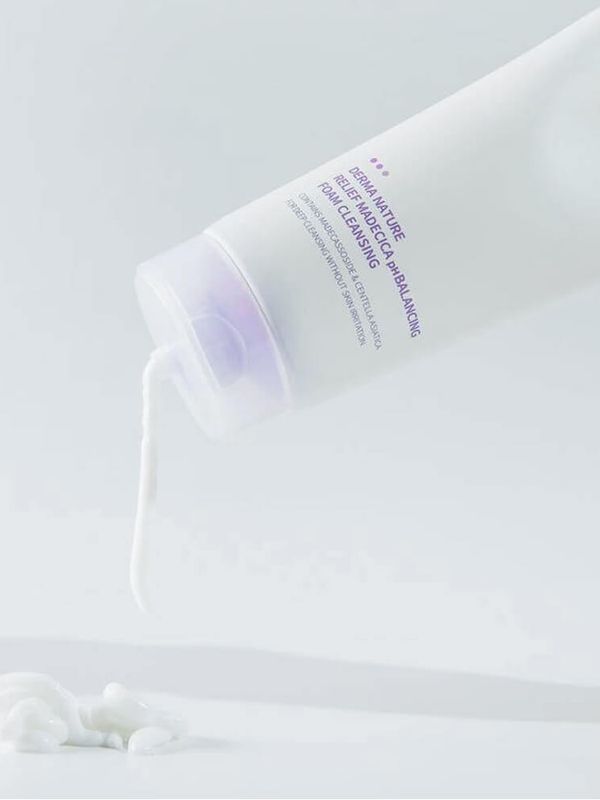 Слабокислотная очищающая пенка Celimax Derma Nature Relief Madecica pH Balancing Foam Cleansing