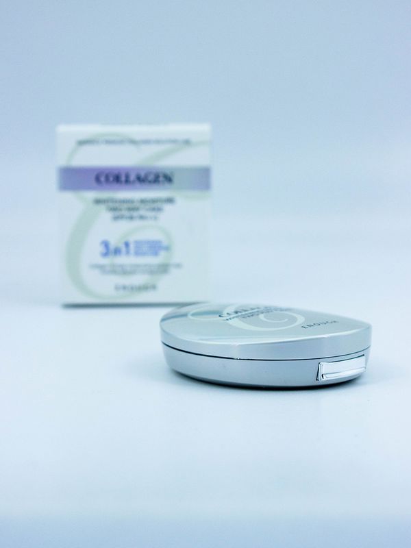 ENOUGH - ПУДРА ДЛЯ ЛИЦА УВЛАЖНЯЮЩАЯ С КОЛЛАГЕНОМ СО СМЕННЫМ БЛОКОМ COLLAGEN HYDRO MOISTURE 3 В 1 SPF