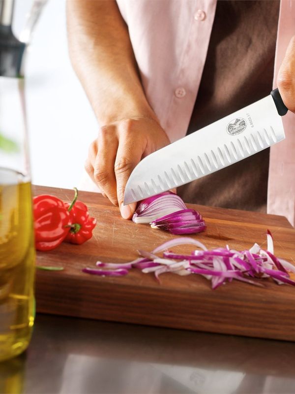 Cuțit Santoku Victorinox 6.8523.17B