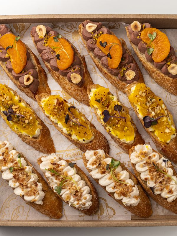 Большой сет брускетт с мясными паштетами и муссом ДорБлю