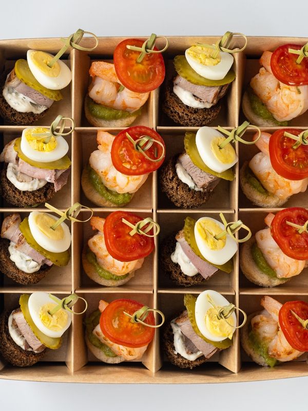 Бокс канапе с уткой и креветками