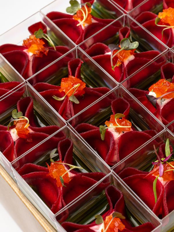 Равиоли из свеклы с сыром, артишоками и вялеными томатами, 16 шт