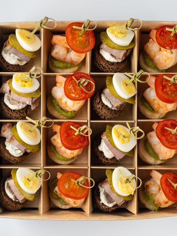 Бокс канапе с уткой и креветками