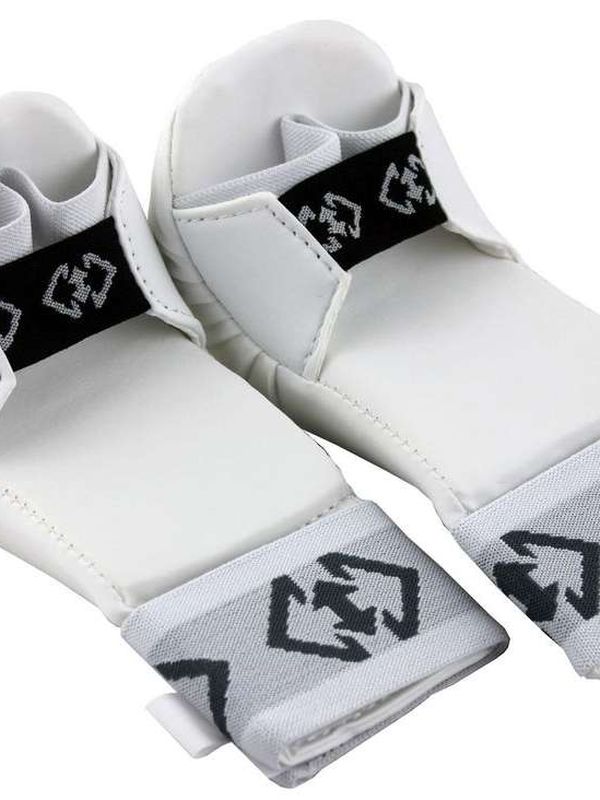 Накладки на кисть для карате Khan Shotokan