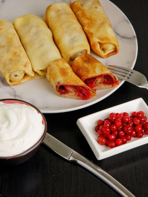 БЛИНЧИКИ С БРУСНИКОЙ