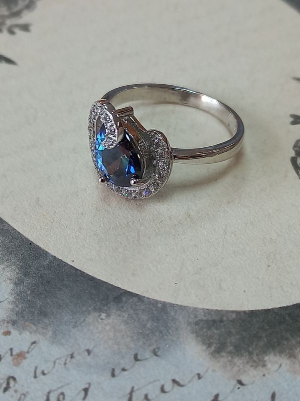 Серебряное кольцо с мистическим топазом