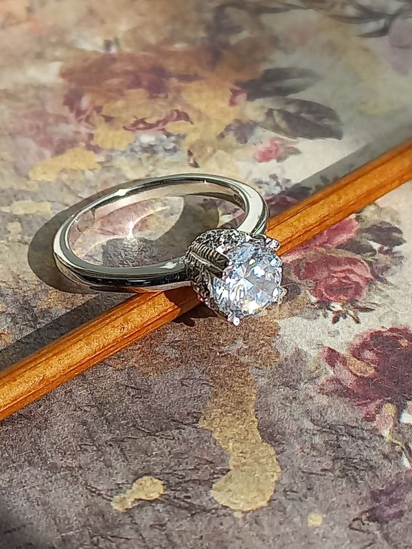 Серебряное кольцо с фианитами.