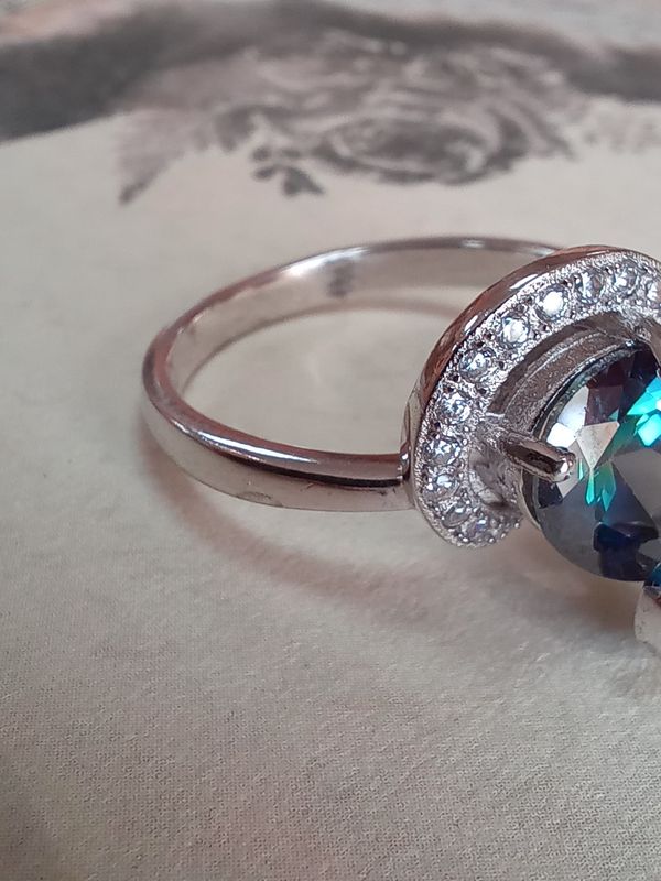 Серебряное кольцо с мистическим топазом