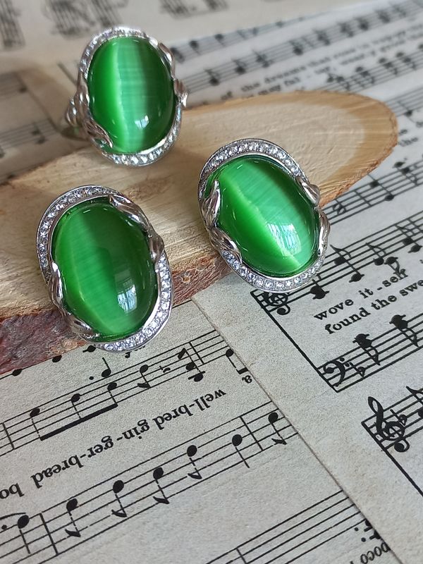 Серебряный комплект с кошачьим глазом