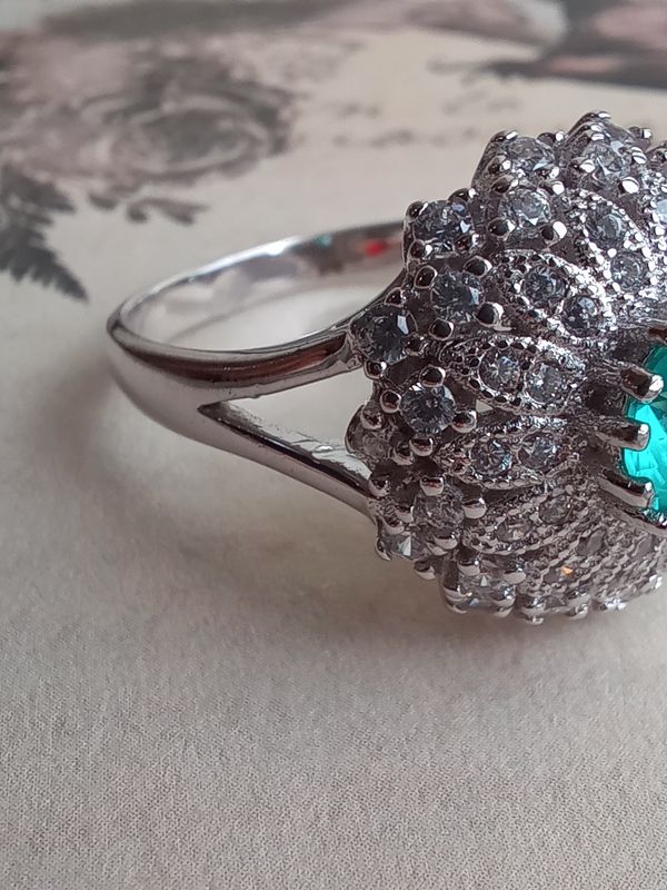 Серебряное кольцо с цирконом