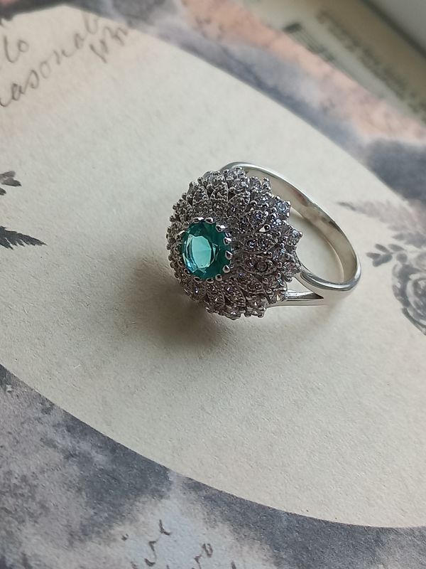 Серебряное кольцо с цирконом