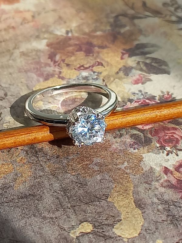 Серебряное кольцо с фианитами.