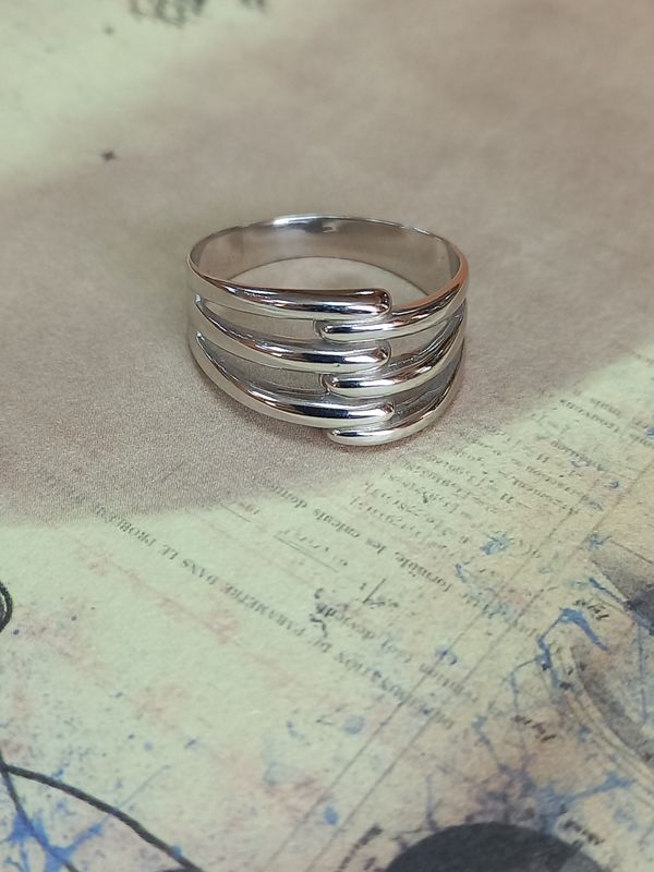 Серебряное кольцо.