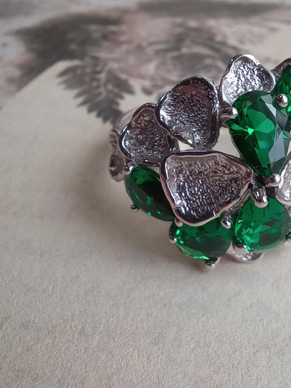 Серебряное кольцо с фианитами
