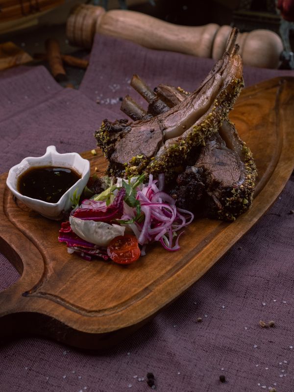 Каре барашка с фисташками / Rack of lamb with pistachios