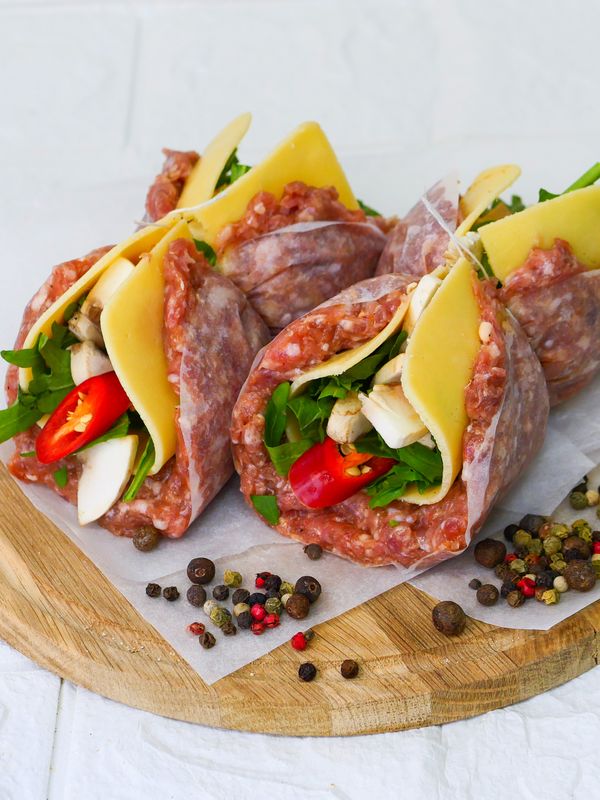 Конверт с шампиньонами, сыром и салатом руккола