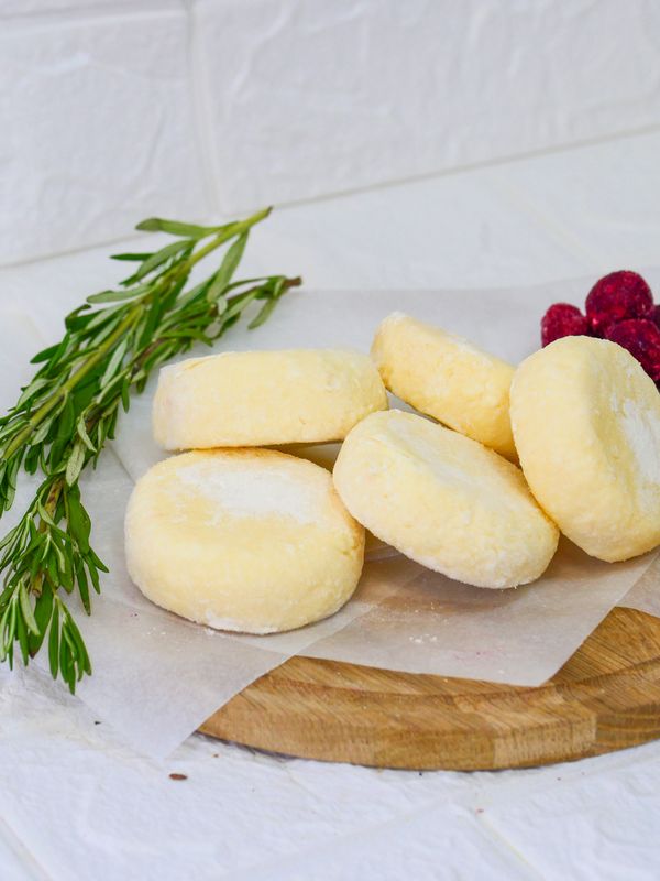 Сырники из творога с изюмом