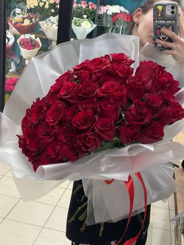 Красные эквадорские розы
