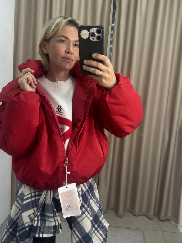 Куртка на осень в красном цвете