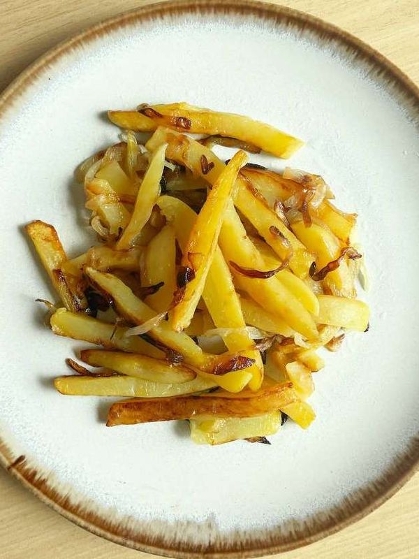 Жареная картошка с луком / Fried Potatoes with Onions