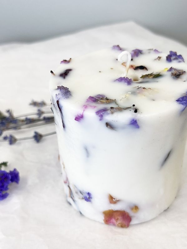 Botanical lilac candle