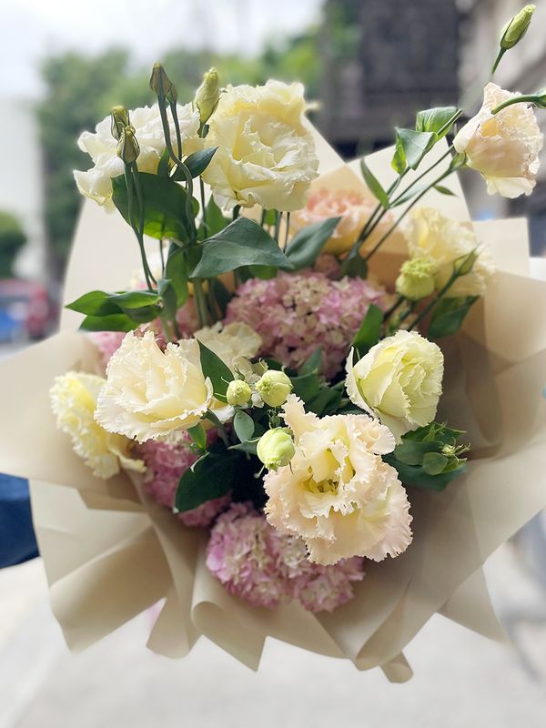 A bouquet of eustoma and hydrangea