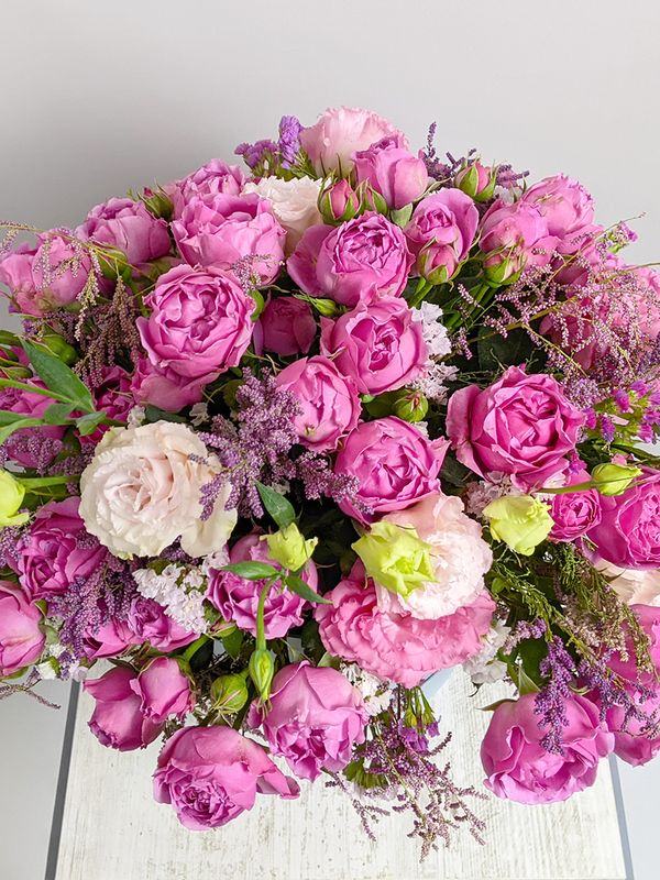 Composition with roses in a blue box