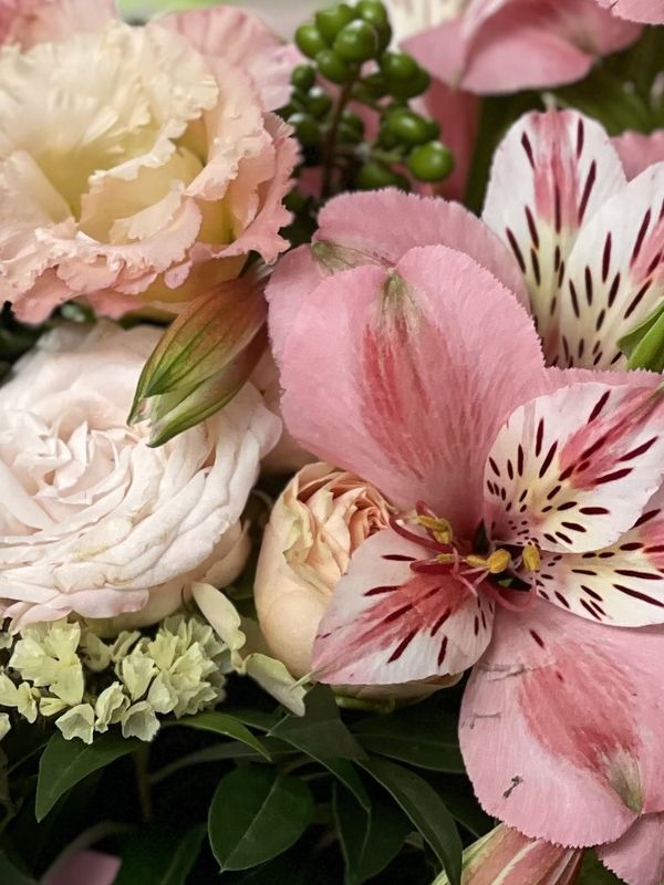 Alstroemeria and Eustoma in the box