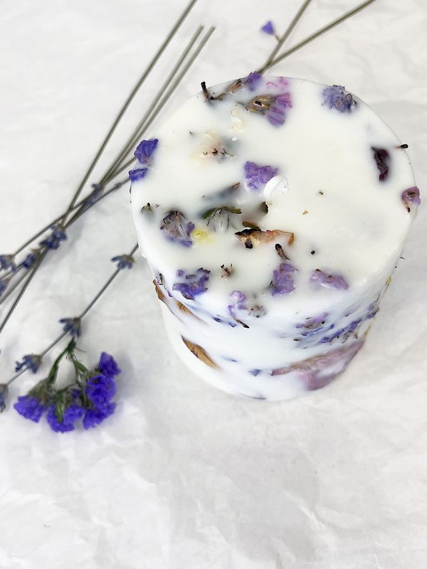 Botanical lilac candle