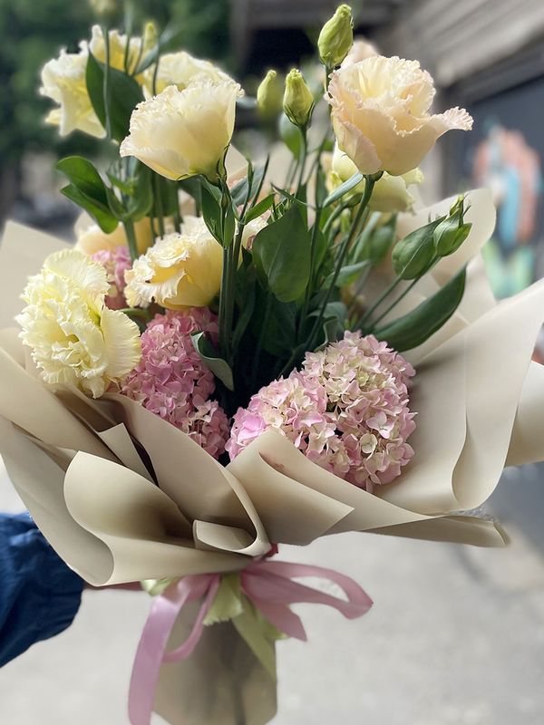 A bouquet of eustoma and hydrangea