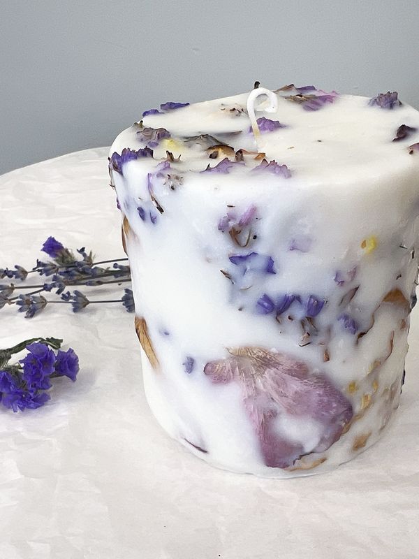 Botanical lilac candle