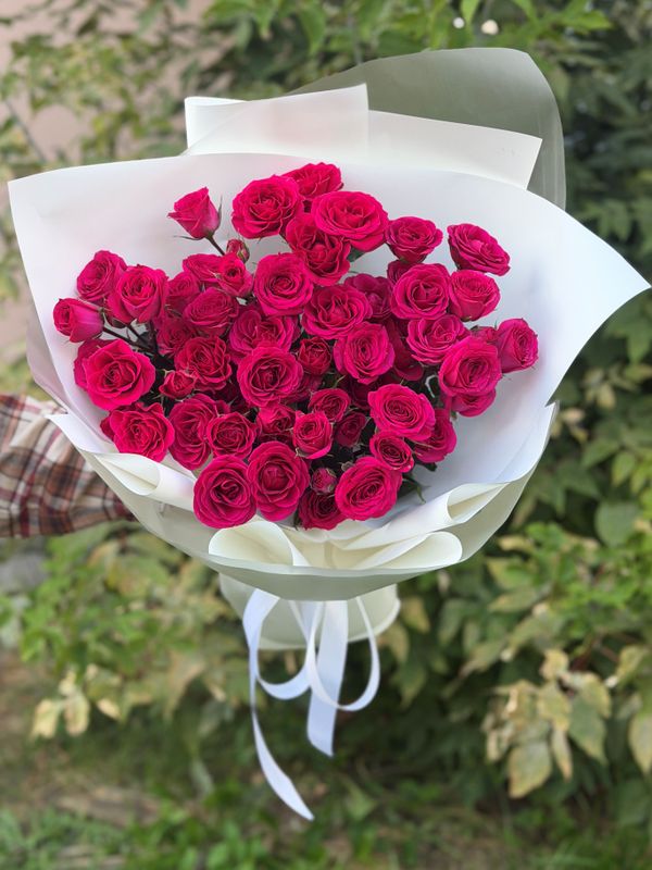 Малиновые кустовые розы 15 стеблей=45 бутонов, арт. 310