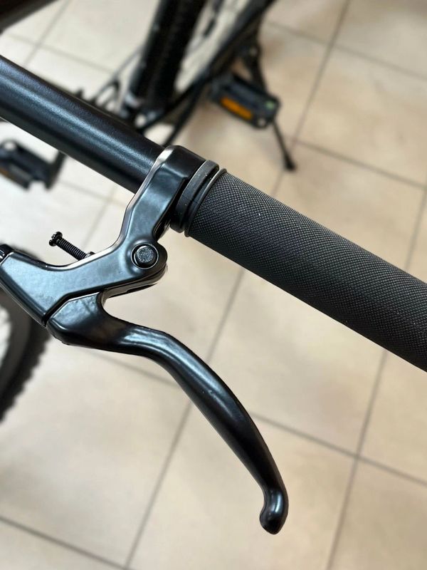 Горный велосипед SCHNELLER ORIGINAL TT401, диаметр колес 27,5", 7 скоростей, рама алюминий, цвет черный