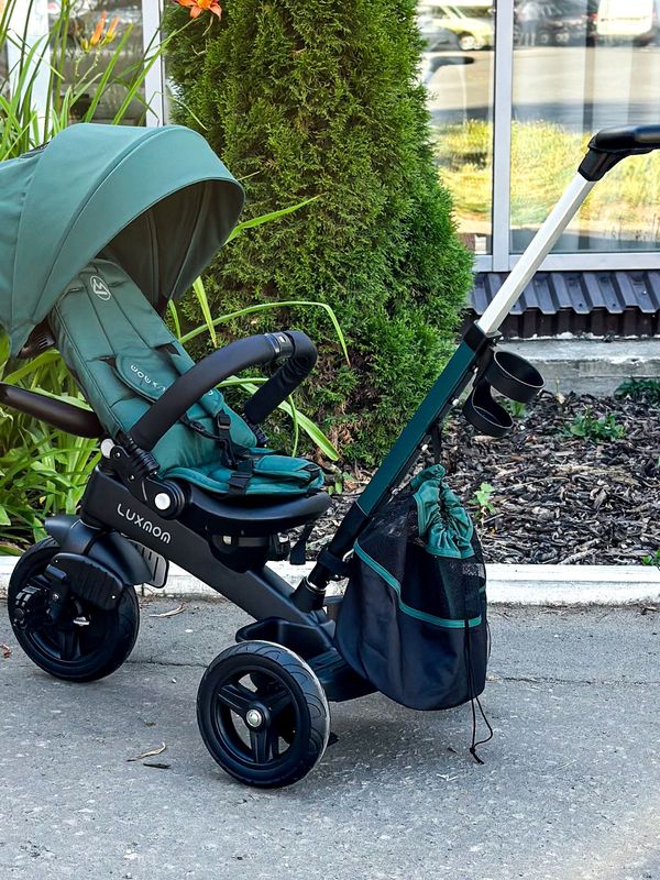 Трехколесный велосипед с родительской ручкой и поворотным сиденьем Luxmom 3001, Зеленый + подстаканник и сумка