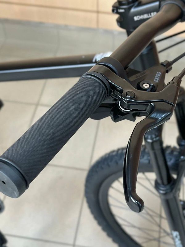 Горный велосипед SCHNELLER ORIGINAL TT401, диаметр колес 27,5", 7 скоростей, рама алюминий, цвет черный