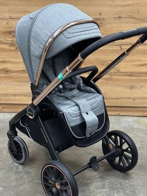 Коляска 2в1 LuxMom 788 в цвете Light Grey: Нежность и чистота в каждой детали, Светло-серая