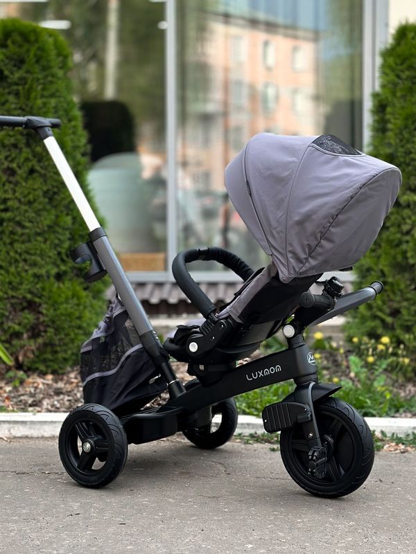 Трехколесный велосипед с родительской ручкой и поворотным сиденьем Luxmom 3001, Серый + подстаканник и сумка