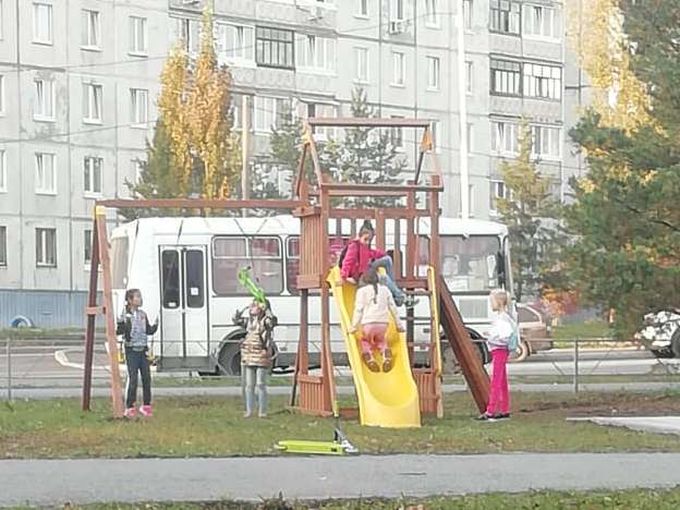 Запустили детскую площадку на Королева💥