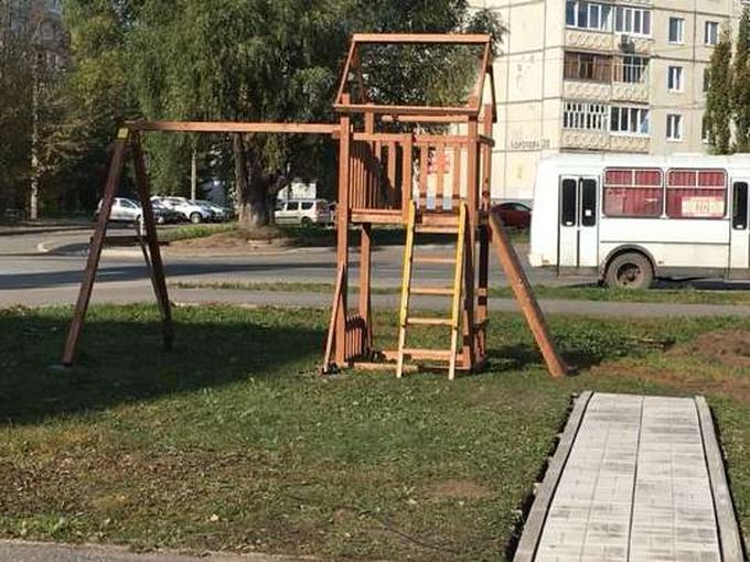 Детская площадка на Королева