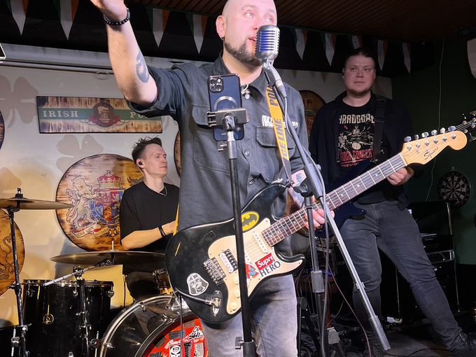 Начни неделю с Айриш Паба!🍻