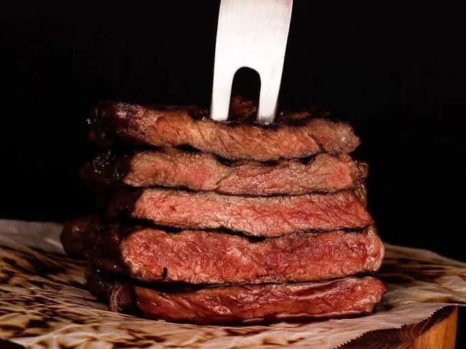Лучшие стейки мы приготовим для тебя🥩🍷
