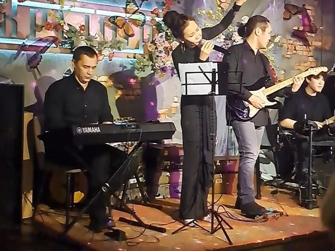 ЖИВАЯ МУЗЫКА НА ПРАЗДНИКЕ!