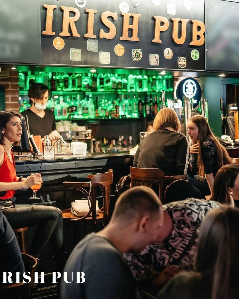 IRISH PUB