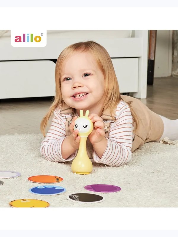 Музыкальная игрушка Умный зайка Alilo R1 желтый от 0 до 3 лет