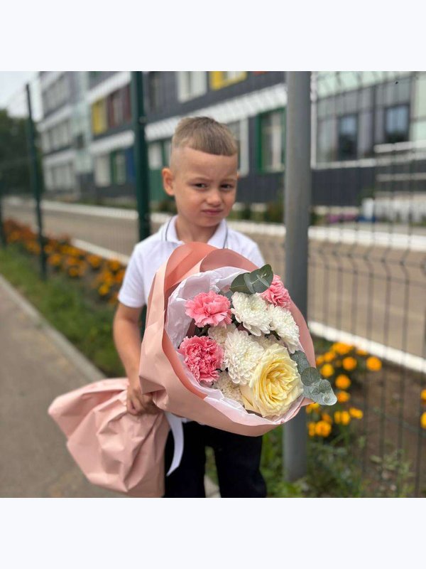 Букет сборный из пионовидной розы и диантусов