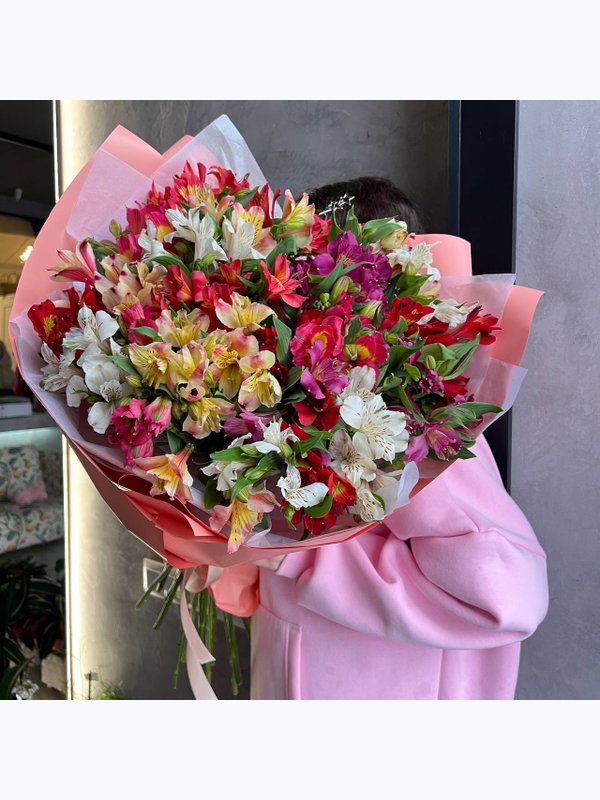 25 💕Альстромерий микс в оформлении