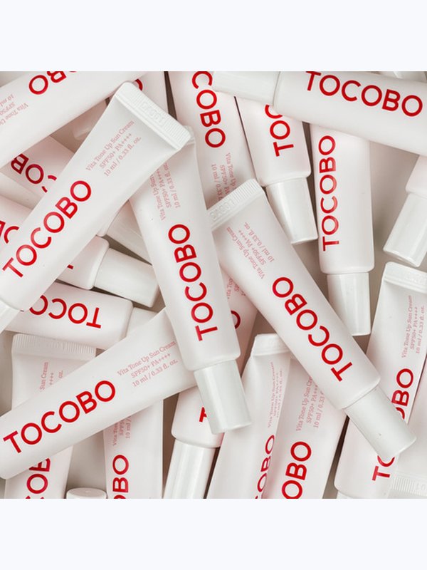 Тонирующий солнцезащитный крем с витаминами Tocobo