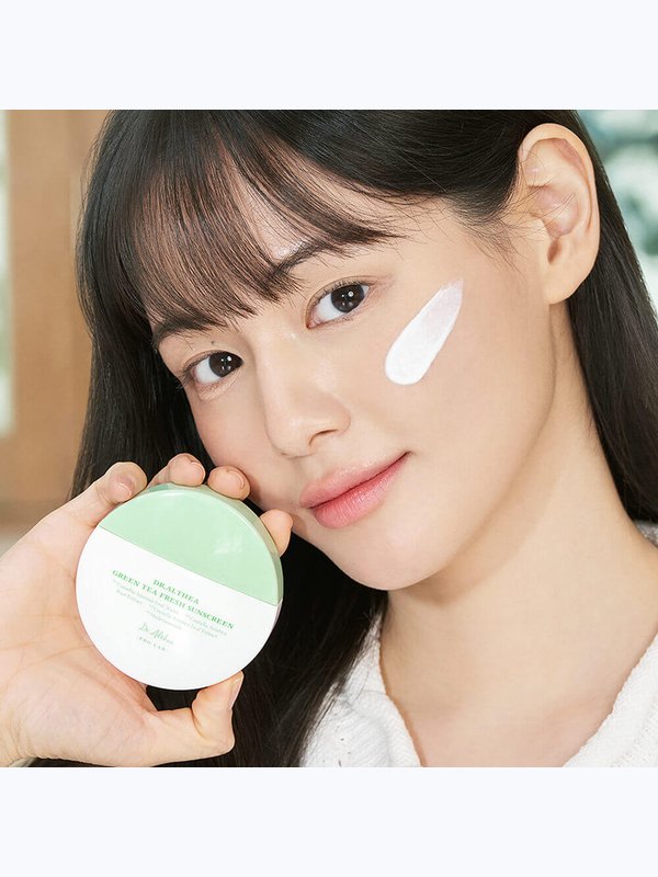Успокаивающий солнцезащитный крем Dr. Althea Green Tea Fresh Sunscreen SPF50+ PA++++