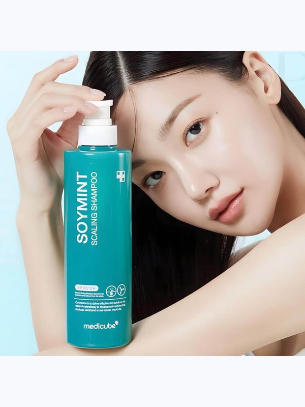 Охлаждающий шампунь для жирной кожи головы medicube Soymint Scaling Shampoo